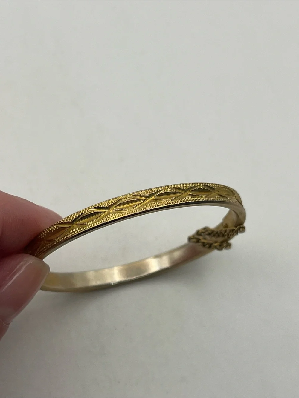 Etched design gold tone small child sized bangle bracelet vintage
